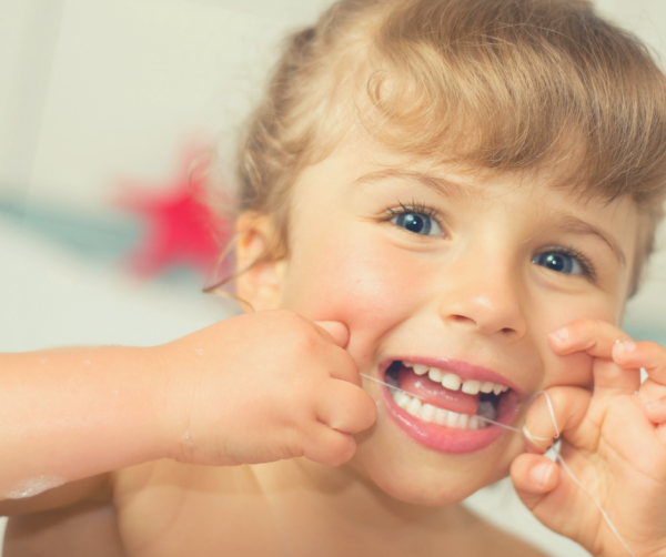 Quando iniciar o uso do fio dental nas crianças?